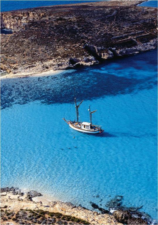 Spinola Bay Floor Seafront 3 Bedroom With Panoramic Sea Views - By Getawaysmalta San Ġiljan