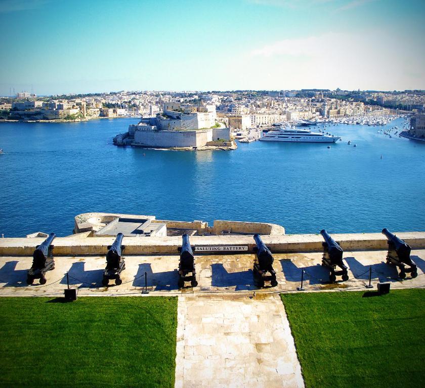 Appartement Spinola Bay Floor Seafront 3 Bedroom With Panoramic Sea Views - By Getawaysmalta San Ġiljan