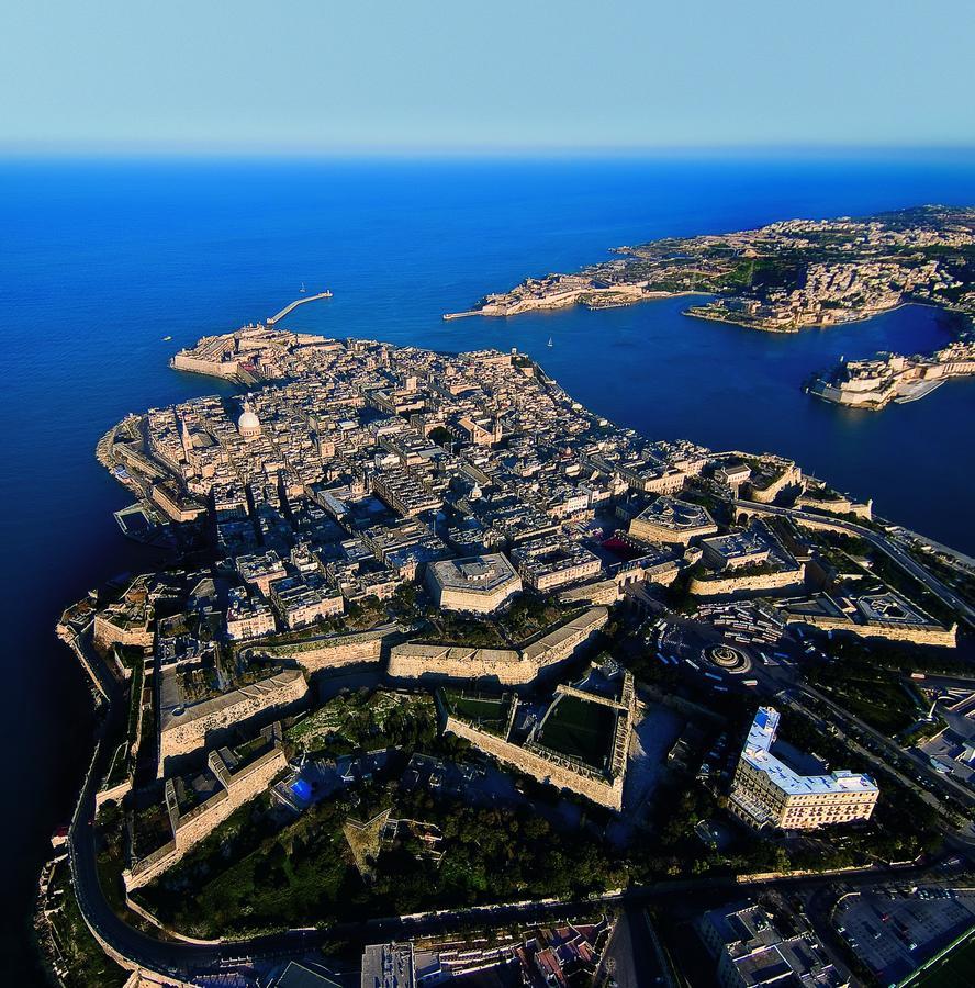 Spinola Bay Floor Seafront 3 Bedroom With Panoramic Sea Views - By Getawaysmalta *
